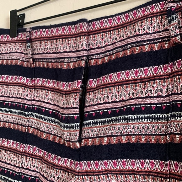 Ann Taylor Loft “The Riviera Short” In Textured Geo Pattern Size 14 - Picture 5 of 9